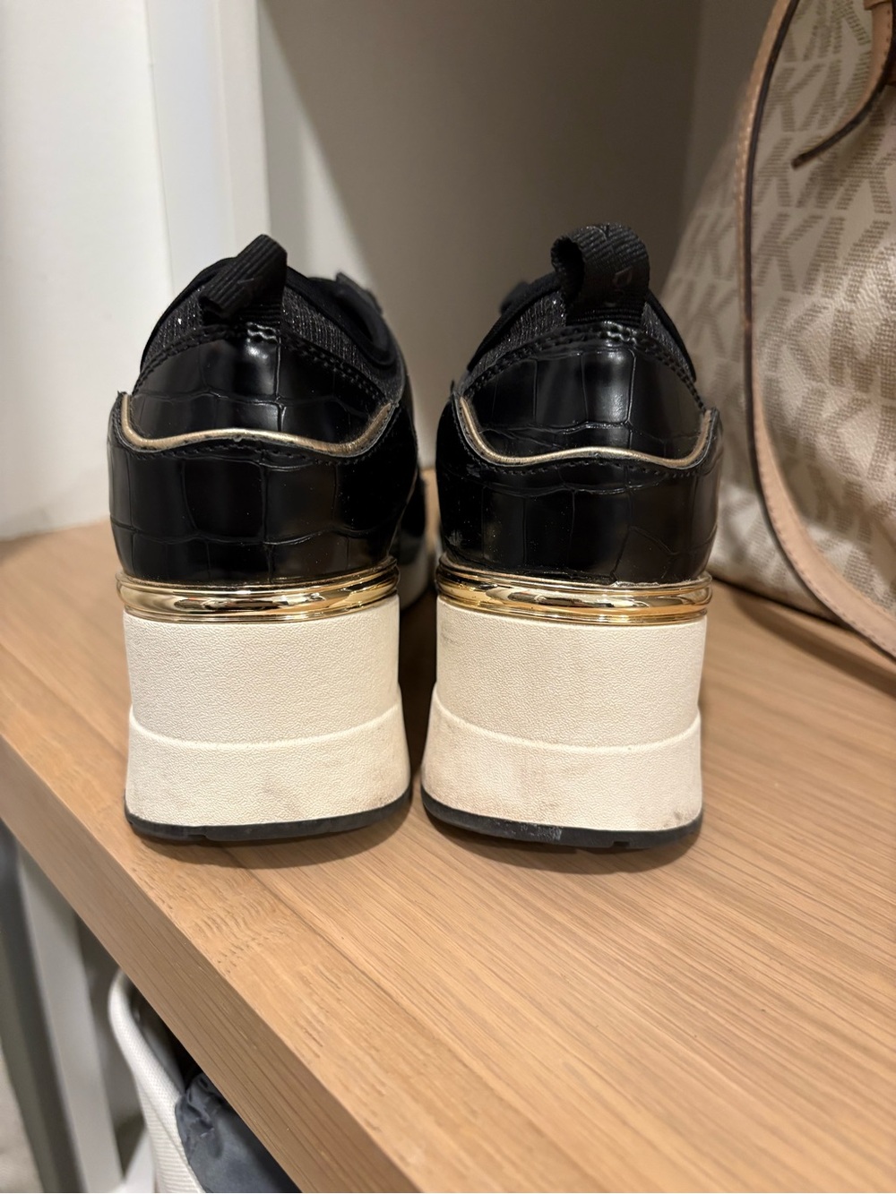 Heel sneakers